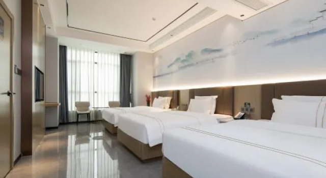 Люкс Deluxe Yiman Hotel (Foshan West Railway Station Shadi Airport)
