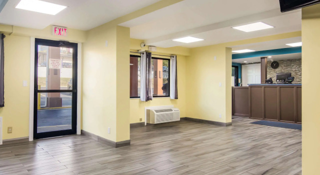 Rodeway Inn & Suites Monroeville-Pittsburgh, Buchen Sie Gasthaus Monroeville Pennsylvania