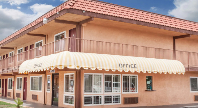 Days Inn by Wyndham Barstow
