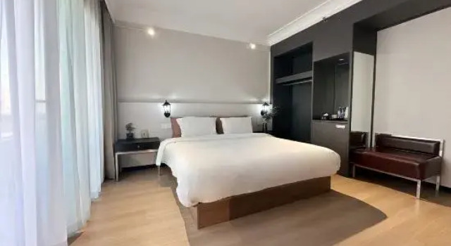 Четырёхместный семейный люкс с 2 комнатами с балконом Yuanjia Homestay (Jixiangcun Subway Station)