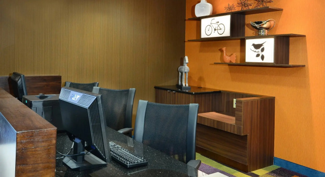 Fairfield Inn and Suites by Marriott Winston Salem/Hanes, Забронировать Отель Отели Уинстон-Сейлем 3 звезды, 3*