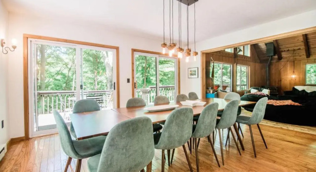 Northern Nights Chalet Wanderlust Abodes, จอง ชาเล่ต์ Grand Traverse Bay มิชิแกน