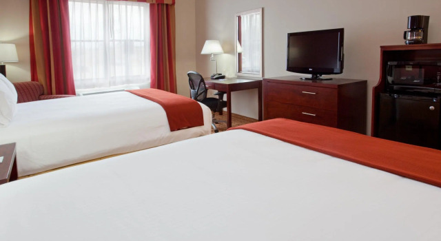Четырёхместный номер Standard Holiday Inn Express Hotel & Suites VIDOR SOUTH by IHG