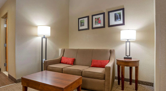 Четырёхместный люкс Comfort Suites Oxford I-20 exit 188