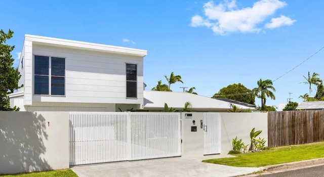 Spacious 4-bed Coastal Home With Pool, Varaa Huoneisto Mooloolaba Sunshine Coast