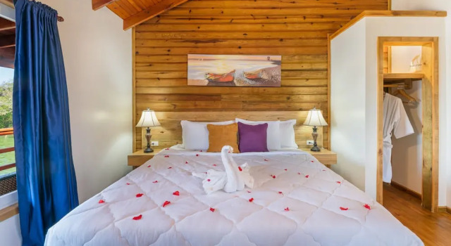 Двухместный номер Standard с балконом и с видом на сад Hotel and Dive Center Roatan Yacht Club
