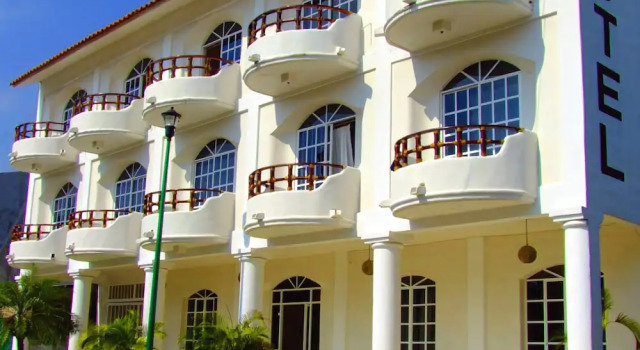 Hotel Capri Huatulco, Забронировать Отель Отели Санта-Крус-Уатулько с парковкой, рядом с Пляж Чауэ, Парковка