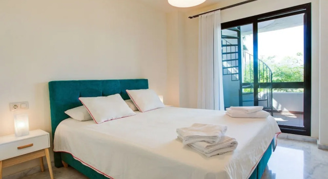 Spacious Apartment in San Roque With Swimming Pool, Book Apartment San Roque Costa de la Luz