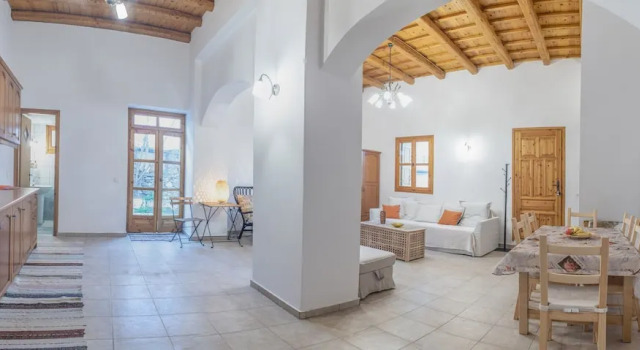 Luxury Maisonette, Big Yard