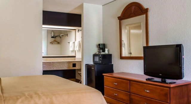 Days Inn by Wyndham Eglin AFB
