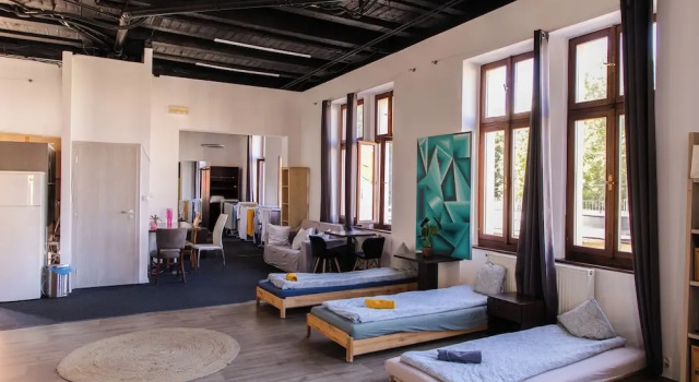 Кровать в общем номере Blue Lotus Apartments