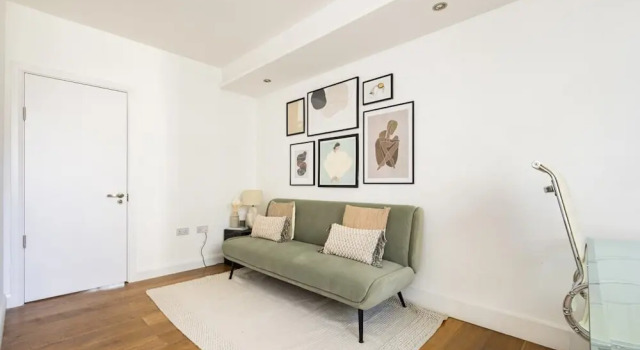 The River Thames View - Stunning 2bdr Flat With Study Room + Balcony