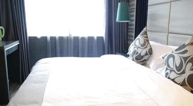 Super 8 Hotel Urumchi Renmin Cinema Branch, Boek Hotel Tianshan 