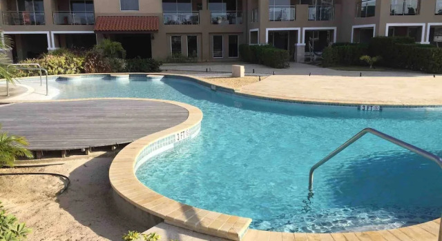 Standard huone Modern Loft ,eagle Beach ,oasis Condo