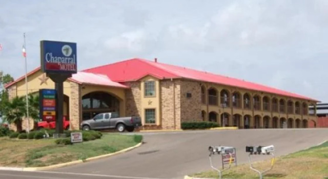 Кровать в общем номере Chaparral Motel Hallettsville