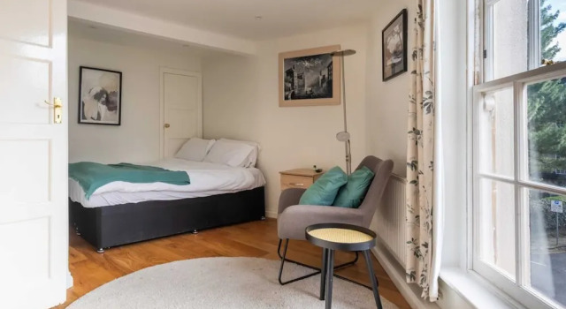 Bright & Quirky 3BD Home - Wellington Terrace!, Забронировать Отель Бизнес-отели Англии, 4* 5*