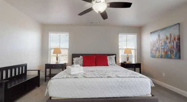 Breakfast At Tiffanys At The Casitas 3 Bedroom Apts by RedAwning, Varaa Huoneisto Washington 
