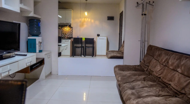 1 Bedroom at Cosmo Mansion Apartment by Travelio, Забронировать Апартаменты/квартира Отели Джакарты с парковкой, рядом с Jakarta Textile Museum, Парковка