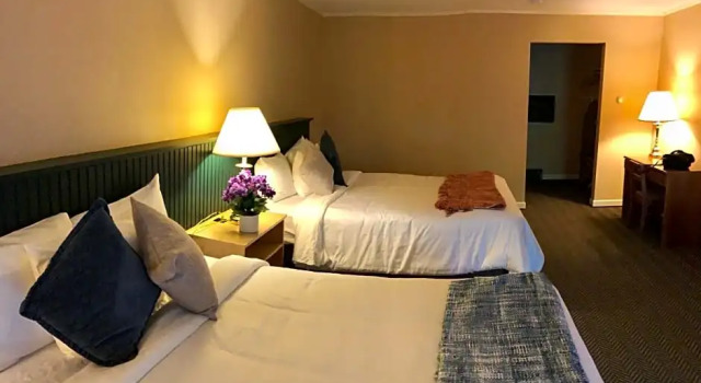 Четырёхместный номер Superior Roaring Brook Ranch Resort & Conference Center