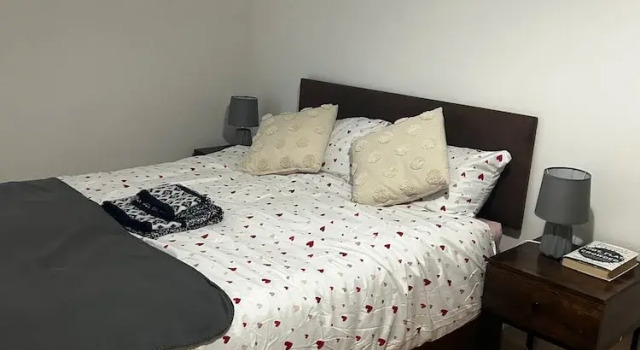 Stunning 4bedrooms Flat, Varaa Lomakoti Mökit kohteessa Merseyside, Mökki