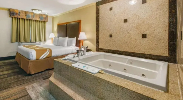 Номер Luxury Hibiscus Inn & Suites