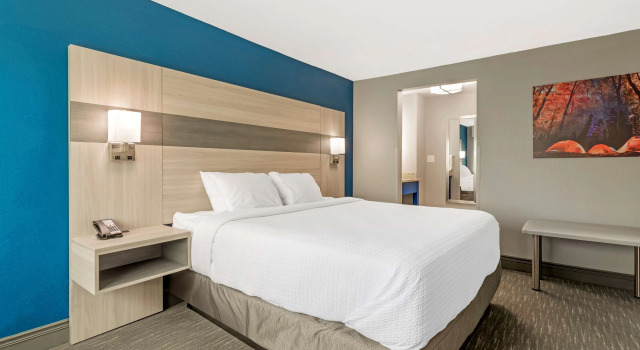 Двухместный люкс Best Western Plus Cleveland Inn & Suites