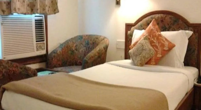 ADB Rooms Hotel Diana Palace, Забронировать Отель Отели штата Раджастхана с парковкой, Парковка