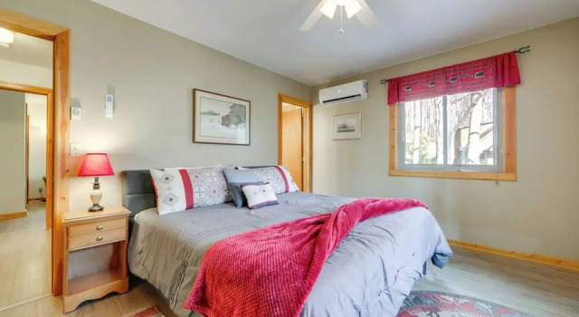 Dog-friendly Cabin 6 Mi to Cataloochee Skiing!, Забронировать Дом для отпуска Отели Мегги-Вэлли с парковкой, рядом с Maggie Valley Festival Grounds, Парковка