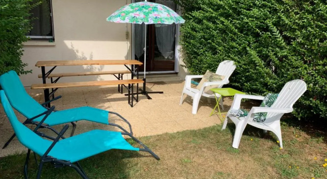 Апартаменты Appartement Rez de jardin Cabourg résidence bord de mer