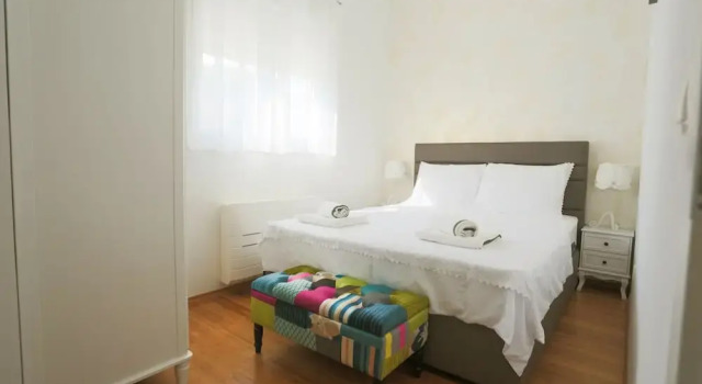 Lovely 4 Star 3-bed Apartment in Podstrana, Rezerwuj Apartament Hotele w Split Region z parkingiem, Parking