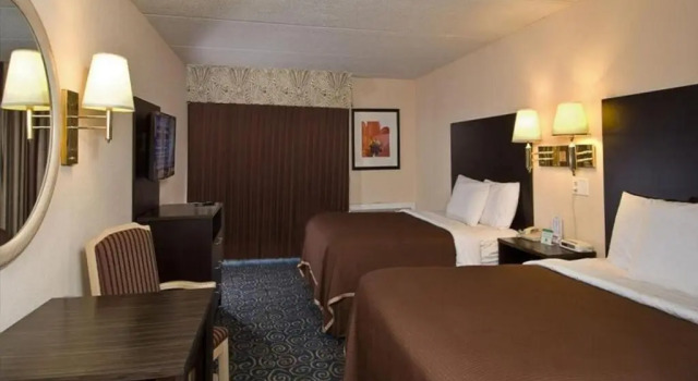 Четырёхместный номер Deluxe Tiki Resort - Lake George