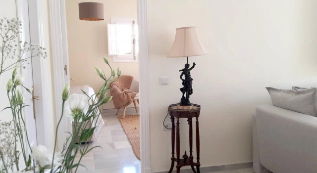 Apartment With one Bedroom in Jerez de la Frontera, With Furnished Terrace and Wifi - Near the Beach, Забронировать Апартаменты/квартира Отели Херес-де-ла-Фронтера с парковкой, рядом с Винотека Гонсалес Байасс, Парковка