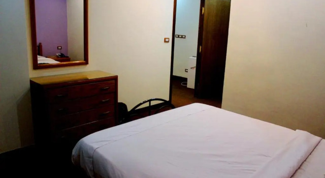 Полулюкс Gaddis Hotel, Suites and Apartments