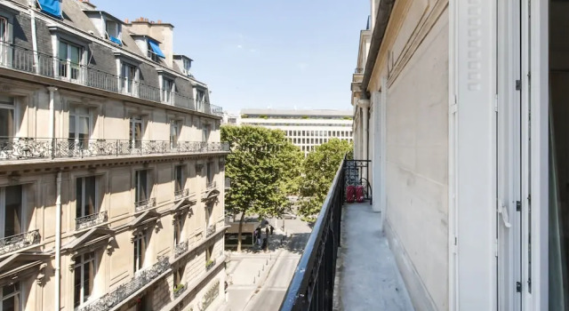 Pick A Flats Champs Elysees Apartments - Rue Lincoln, Забронировать Апартаменты/квартира Апартаменты Парижа, рядом с American Church in Paris, Апартаменты/квартира