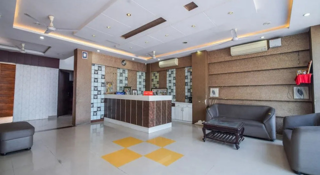 OYO 5715 Hotel King Mansion, Забронировать Отель Отели штата Раджастхана с парковкой, Парковка