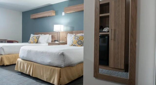Четырёхместный номер Standard Days Inn by Wyndham Niagara Falls Centre St By the Falls