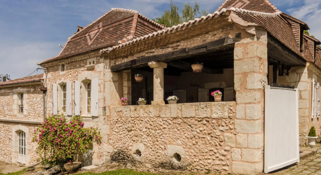 Ritzy Mansion in Sourzac with Tennis Court, Prenota Hotel Hotel a White Perigord con piscina, Piscina