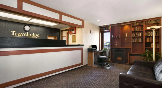 Travelodge Inn & Suites by Wyndham Muscatine, Rezerwuj Hotel Muscatine Iowa