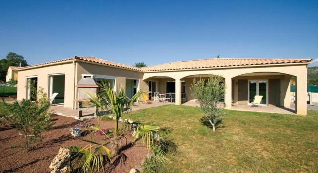 Les Maisons au Soleil, Boek Villa Uzer Ardèche
