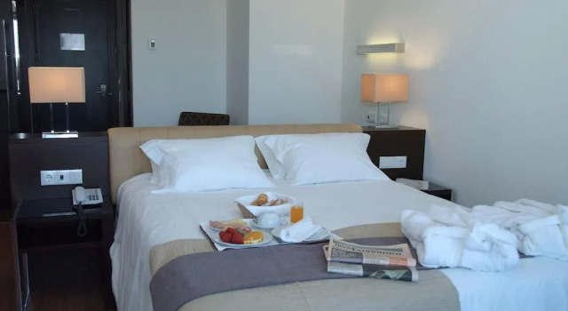 Полулюкс с балконом Axis Porto Business & Spa Hotel