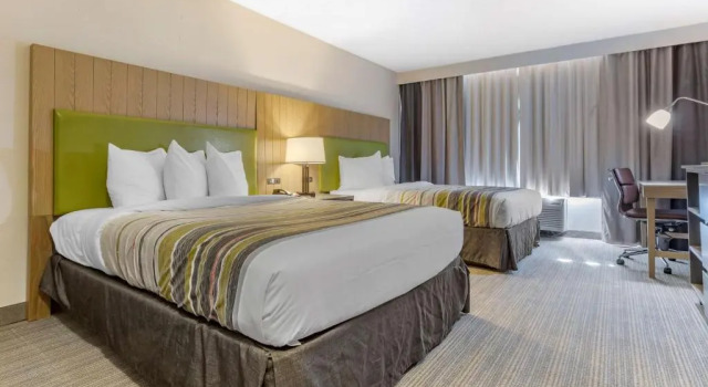 Четырёхместный номер Standard Country Inn & Suites by Radisson, Lumberton, NC