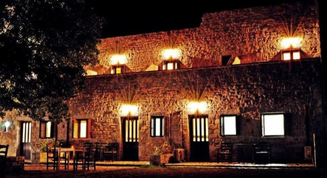 Vlyhada Guesthouse, Rezerwuj Hotel Hotele w Lakonia z parkingiem, Parking