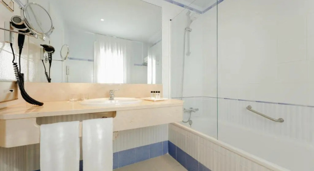 Одноместный номер Cozy Abba Euskalduna Hotel
