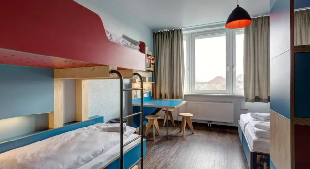 Четырёхместный номер Standard MEININGER Hotel Hamburg City Center