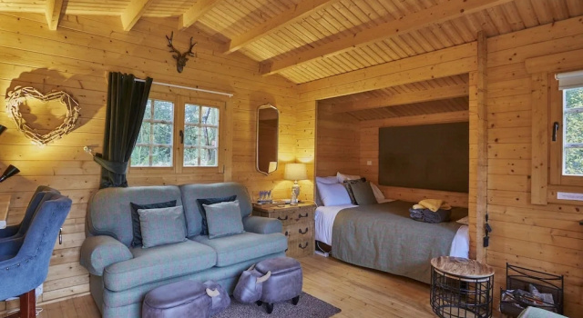Punch Tree Cabins, Wood Burner & Hot Tub, Забронировать Отель Карлук Ланаркшир