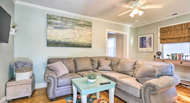 Cozy North Charleston Getaway w/ Fire Pit!, Забронировать Отель Северный Чарльстон Чарльстон, рядом с Tillman Park