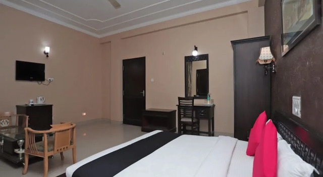 Capital O 40539 Hotel Triputi, Забронировать Отель Отели штата Раджастхана с парковкой, Парковка