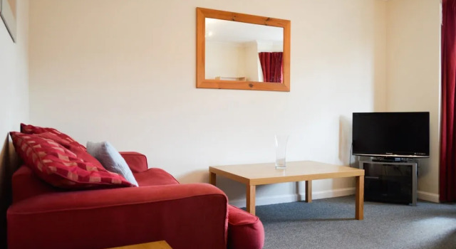 Attractive 3 Bedroom Flat in Central Haymarket, Забронировать Отель Отели Эдинбурга 3 звезды, рядом с Dean Village, 3*