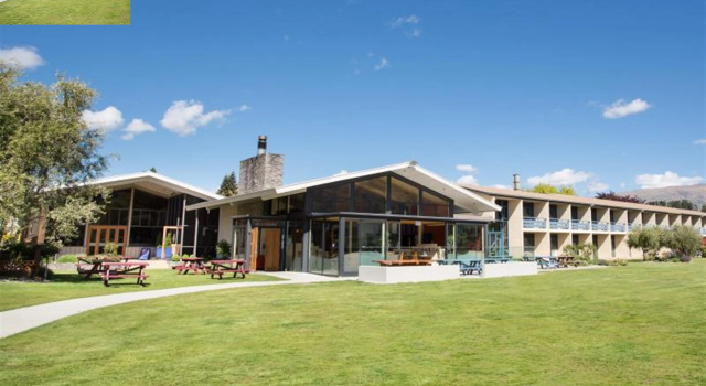 Полулюкс Wanaka Hotel