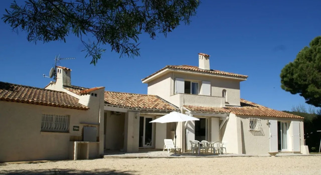 Ideally Located Villa at Ste Maxime, Beautiful sea View, air Conditioning and Large Garden